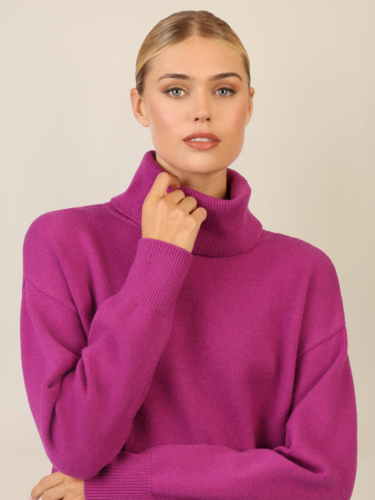 APART Overside Strickkleid mit überschnittene Schultern | lila