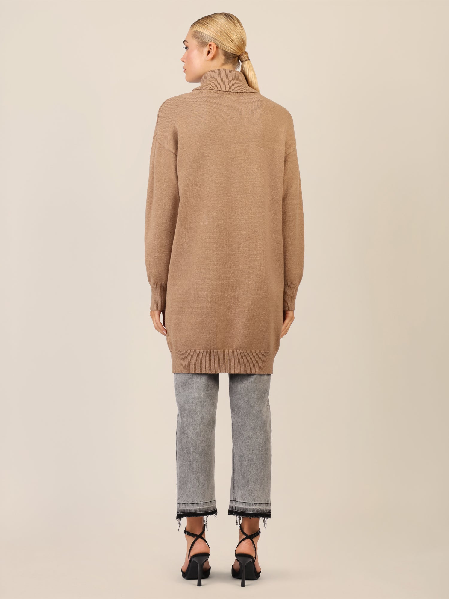 APART Overside Strickkleid mit überschnittene Schultern | camel