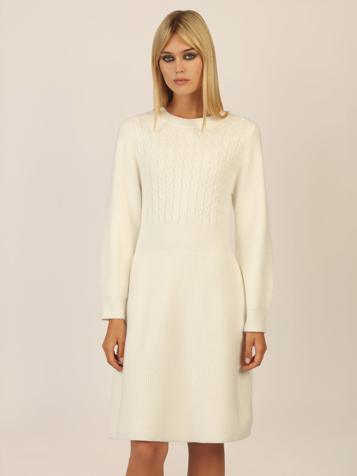 APART Strickkleid mit Zopfmuster | creme