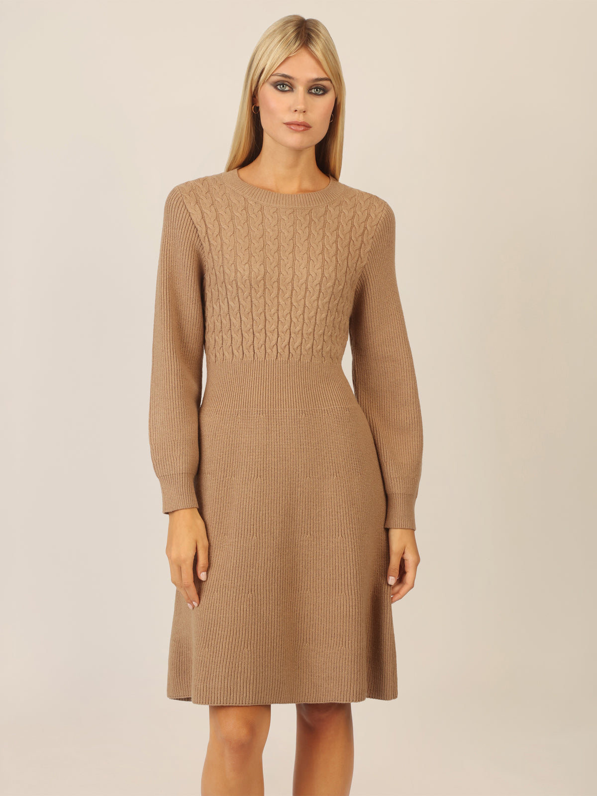 APART Strickkleid mit Zopfmuster | camel
