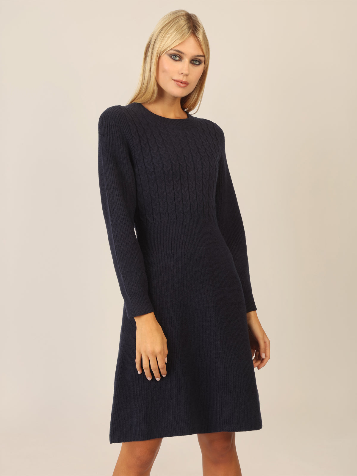 APART Strickkleid mit Zopfmuster | nachtblau