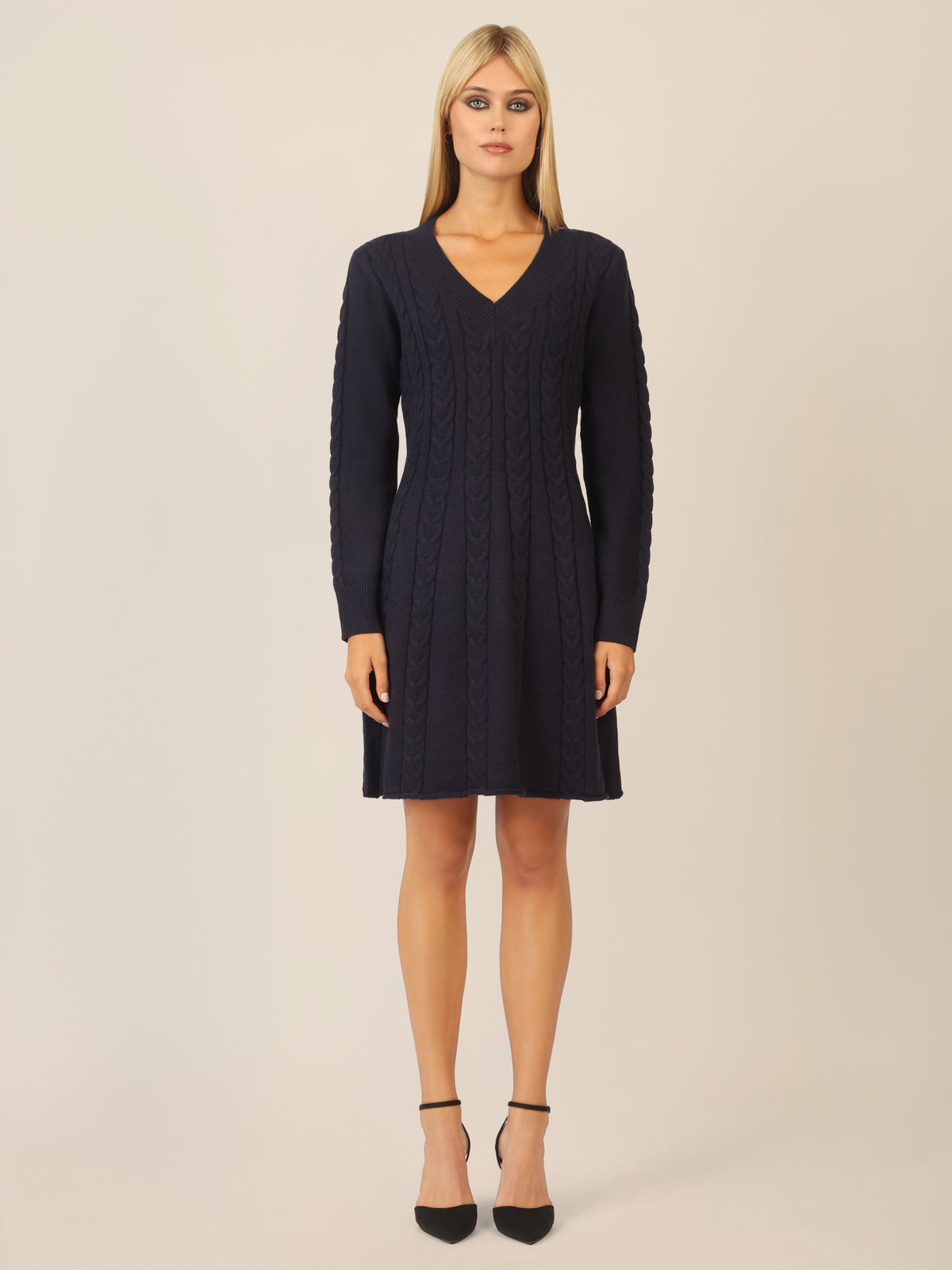 APART Strickkleid mit Zopfmuster und V-Ausschnitt | nachtblau