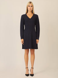 APART Strickkleid mit Zopfmuster und V-Ausschnitt | nachtblau