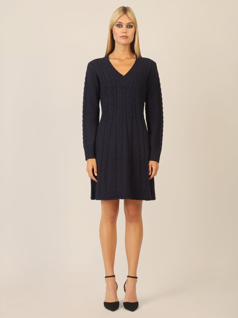 APART Strickkleid mit Zopfmuster und V-Ausschnitt | nachtblau