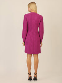 APART Strickkleid mit Zopfmuster und V-Ausschnitt | lila