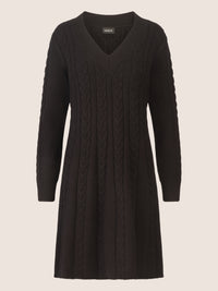 APART Strickkleid mit Zopfmuster und V-Ausschnitt | schwarz
