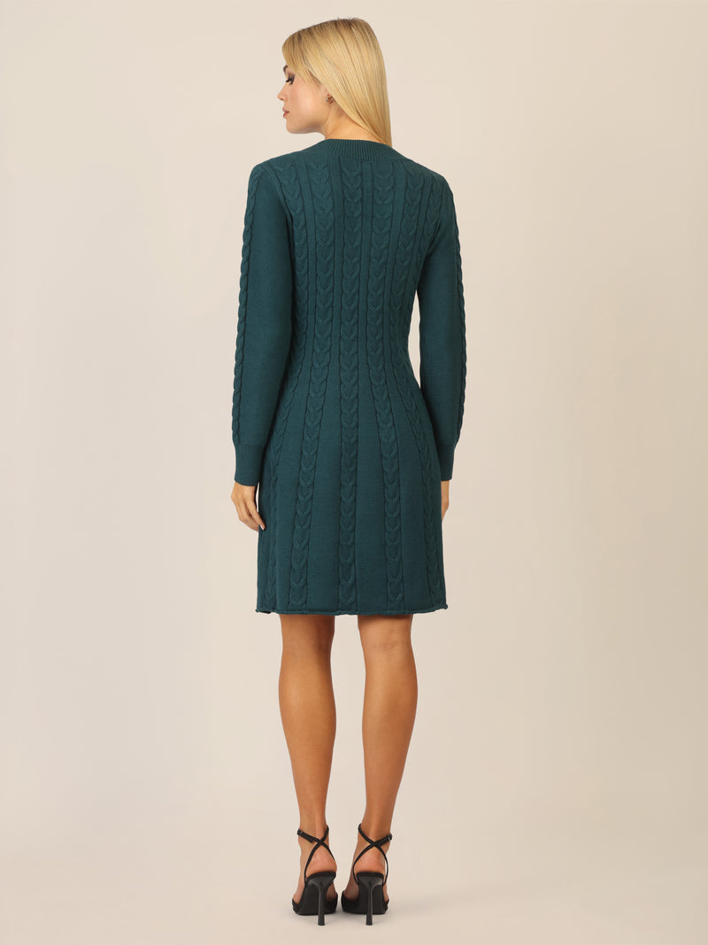 APART Strickkleid mit Zopfmuster und V-Ausschnitt | dunkelgrün