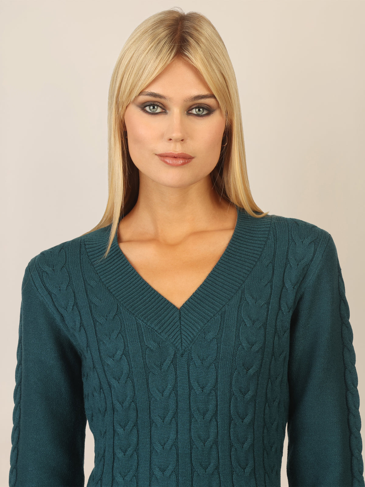 APART Strickkleid mit Zopfmuster und V-Ausschnitt | dunkelgrün