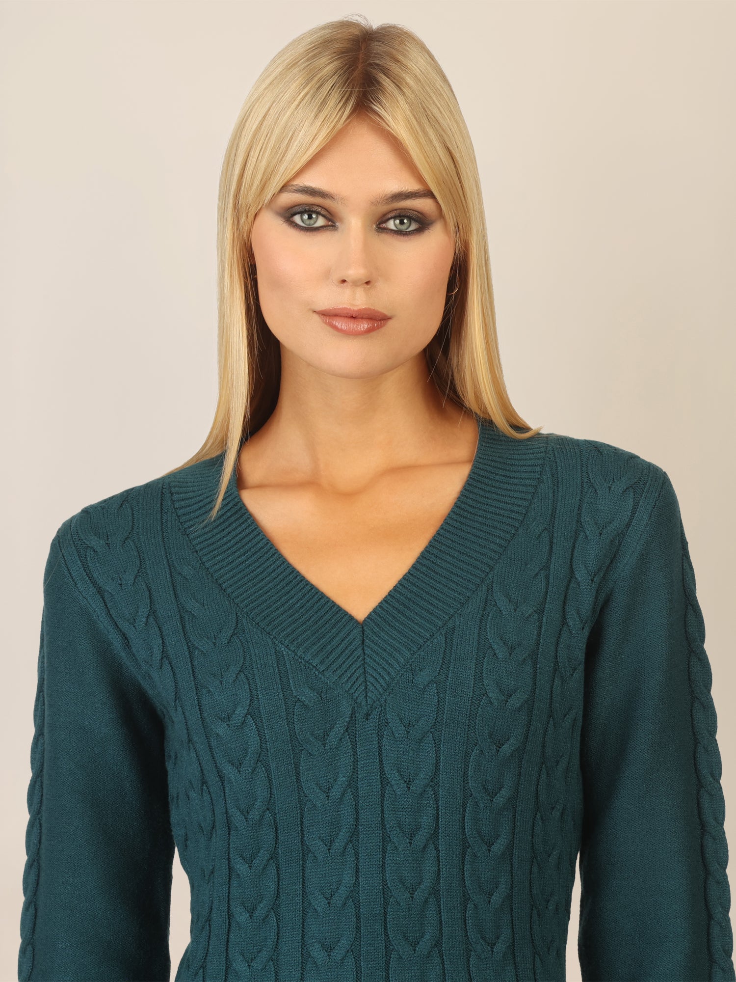 APART Strickkleid mit Zopfmuster und V-Ausschnitt | dunkelgrün
