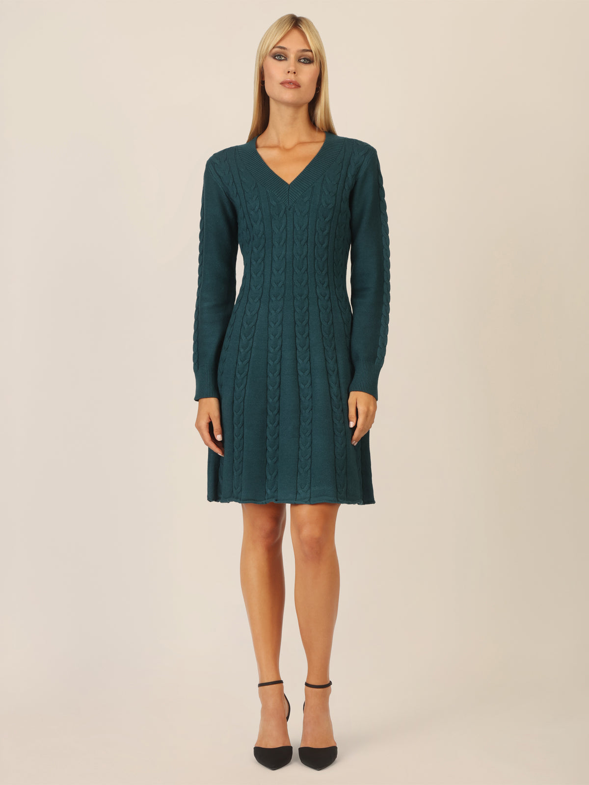 APART Strickkleid mit Zopfmuster und V-Ausschnitt | dunkelgrün