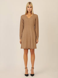 APART Strickkleid mit Zopfmuster und V-Ausschnitt | camel