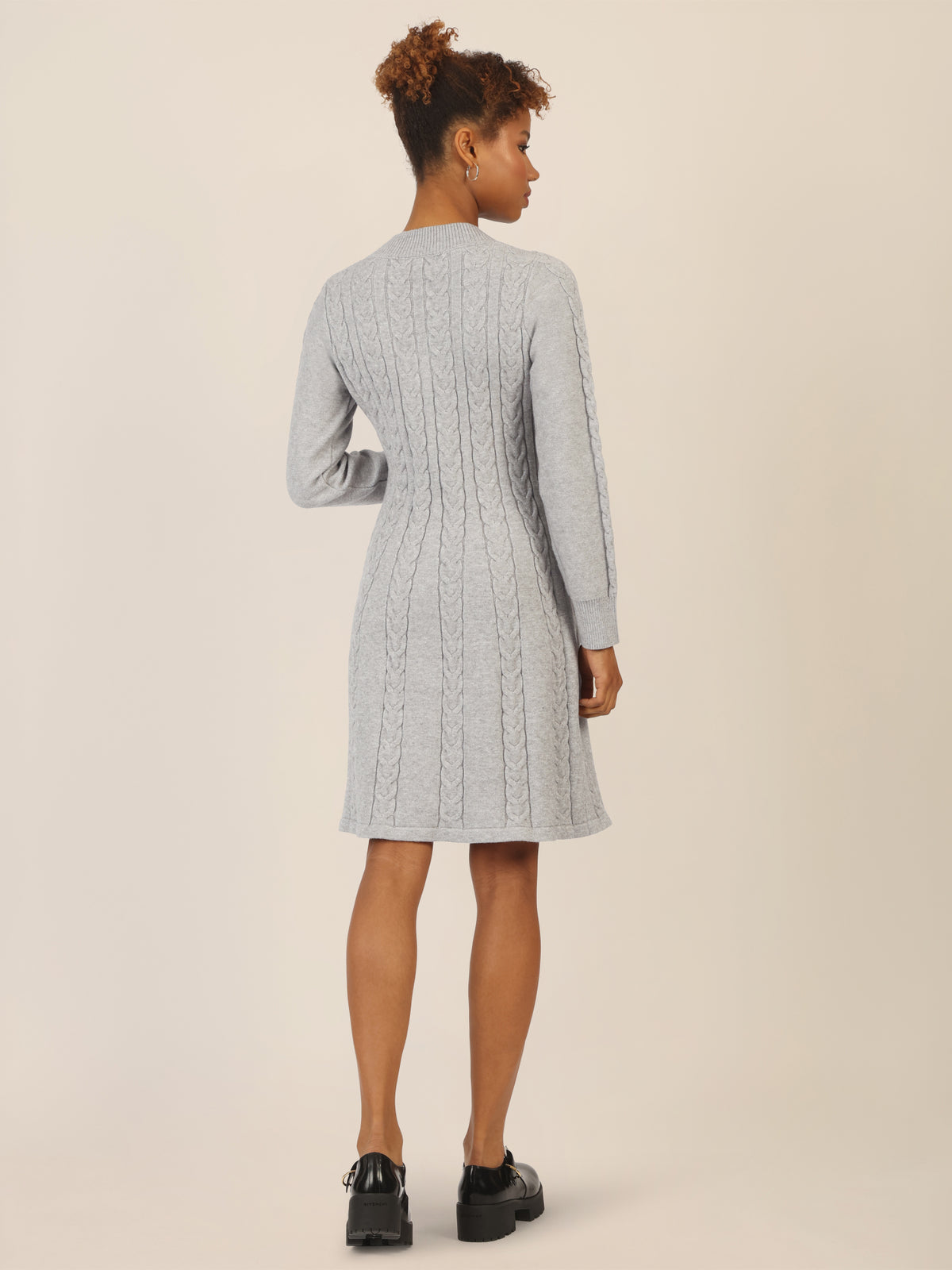 APART Strickkleid mit Zopfmuster und V-Ausschnitt | graumeliert