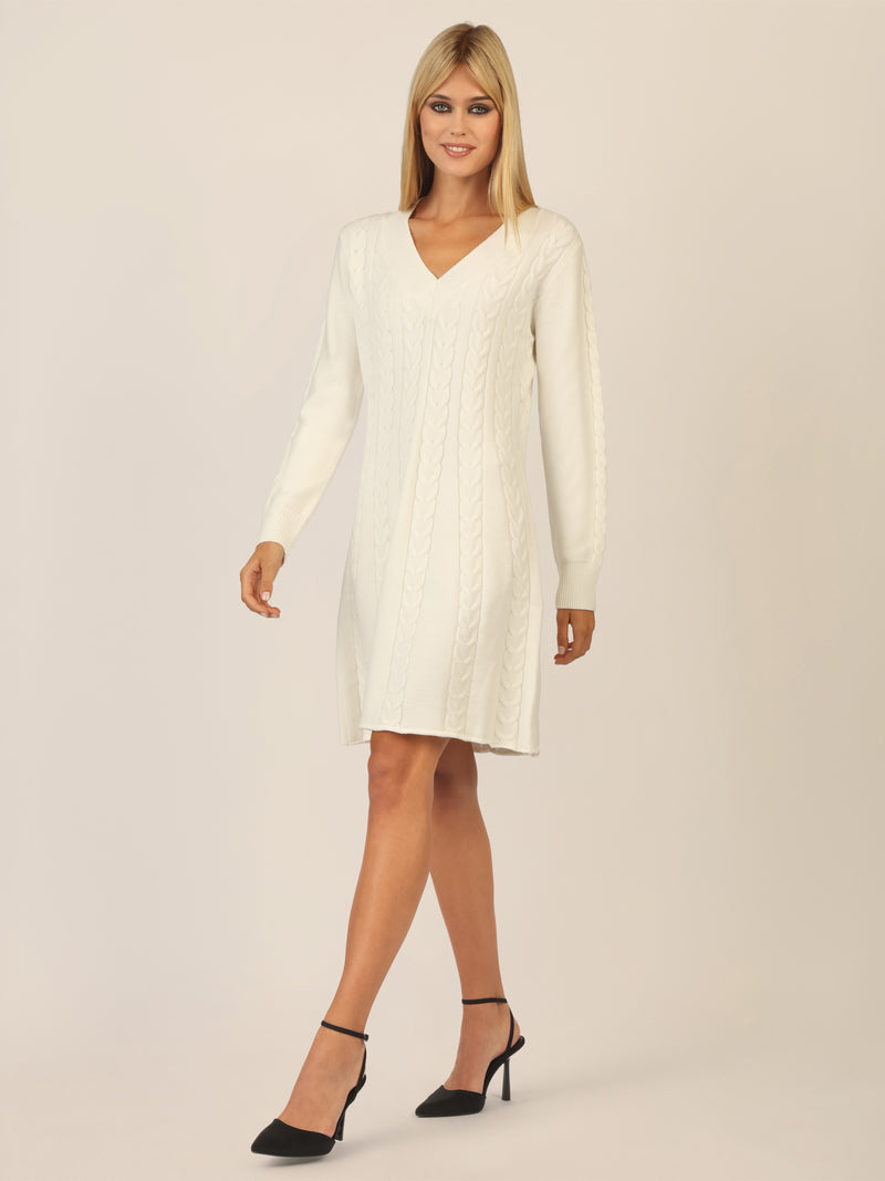 APART Strickkleid mit Zopfmuster und V-Ausschnitt | creme