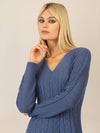 APART Strickkleid mit Zopfmuster und V-Ausschnitt | mittelblau
