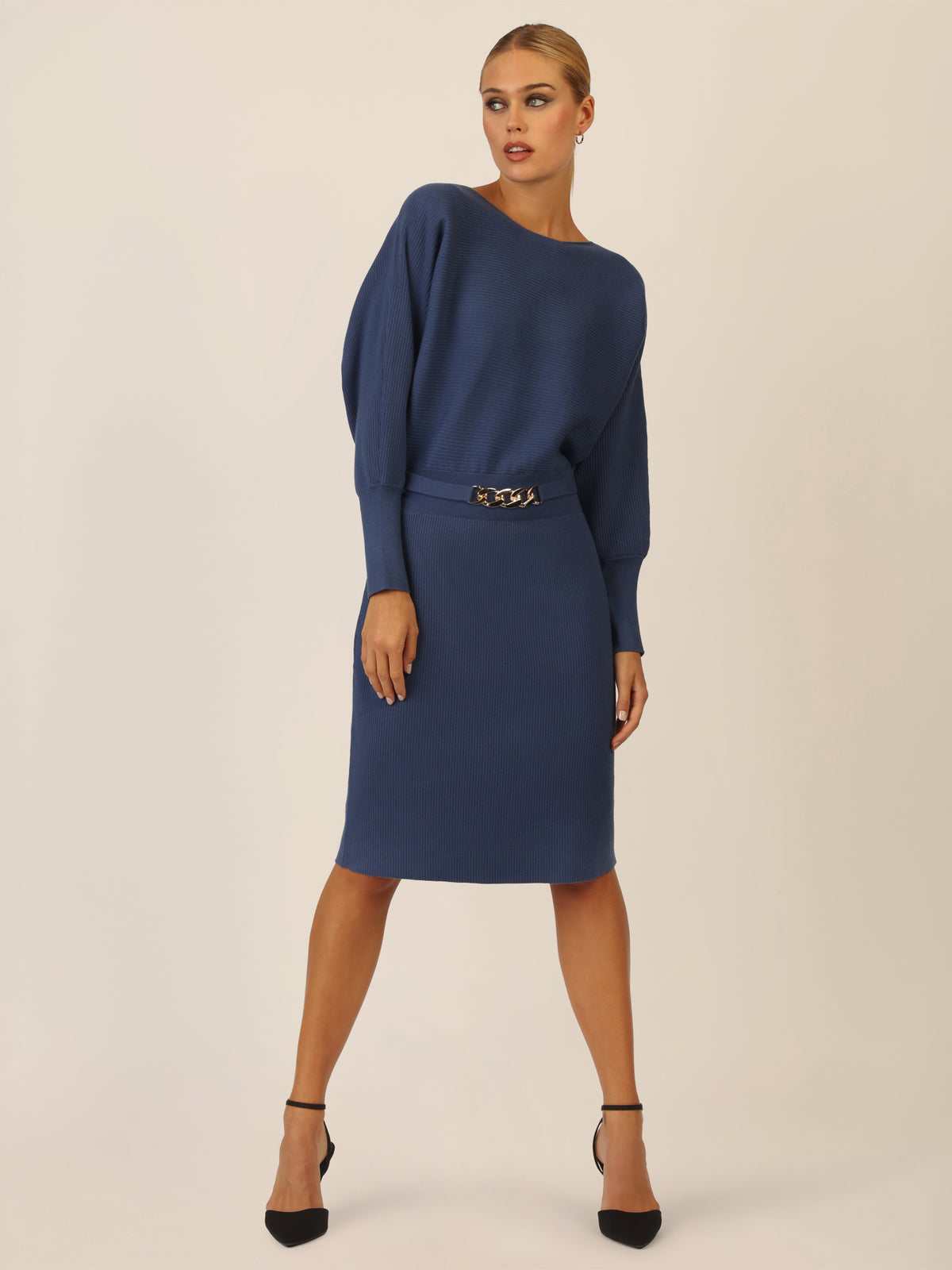 APART Strickkleid mit Gliederkette Detail Gürtel | mittelblau
