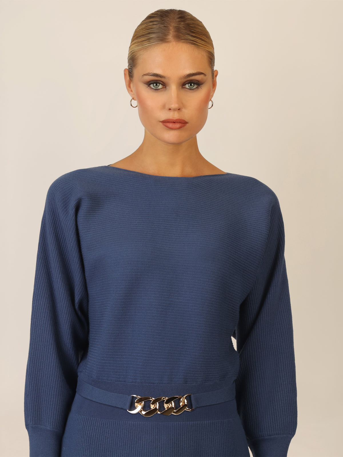 APART Strickkleid mit Gliederkette Detail Gürtel | mittelblau