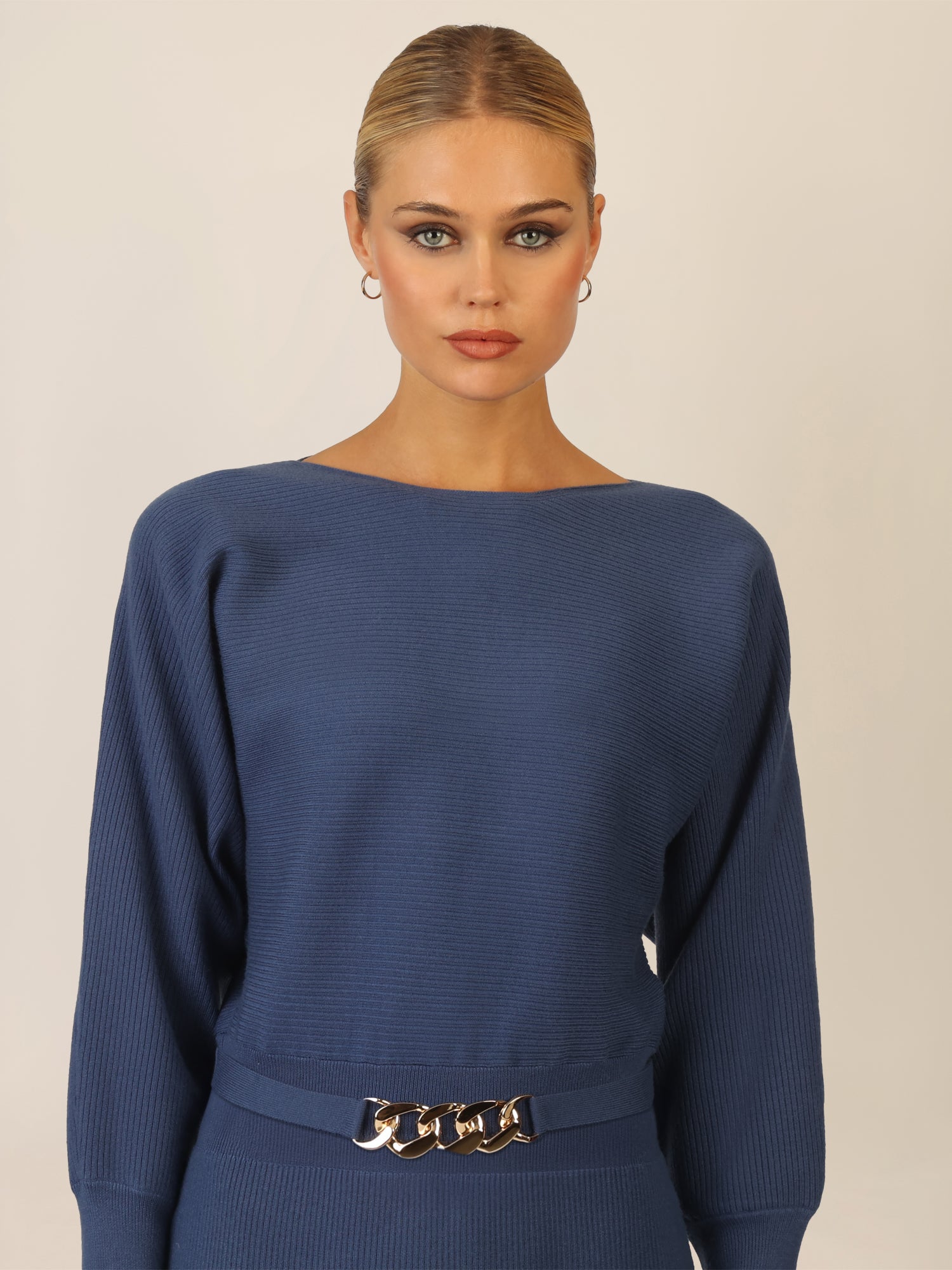 APART Strickkleid mit Gliederkette Detail Gürtel | mittelblau