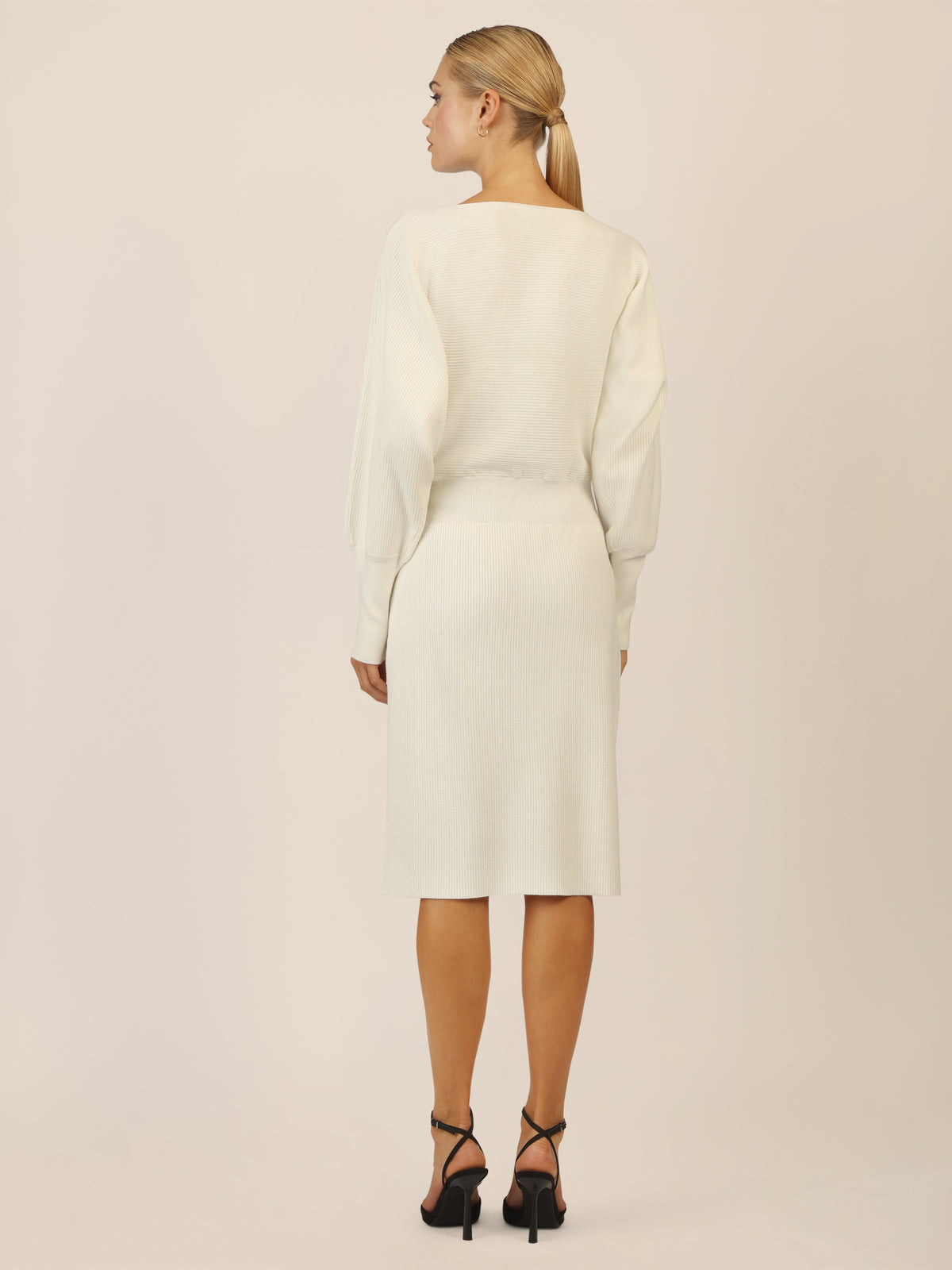 APART Strickkleid mit Gliederkette Detail Gürtel | creme