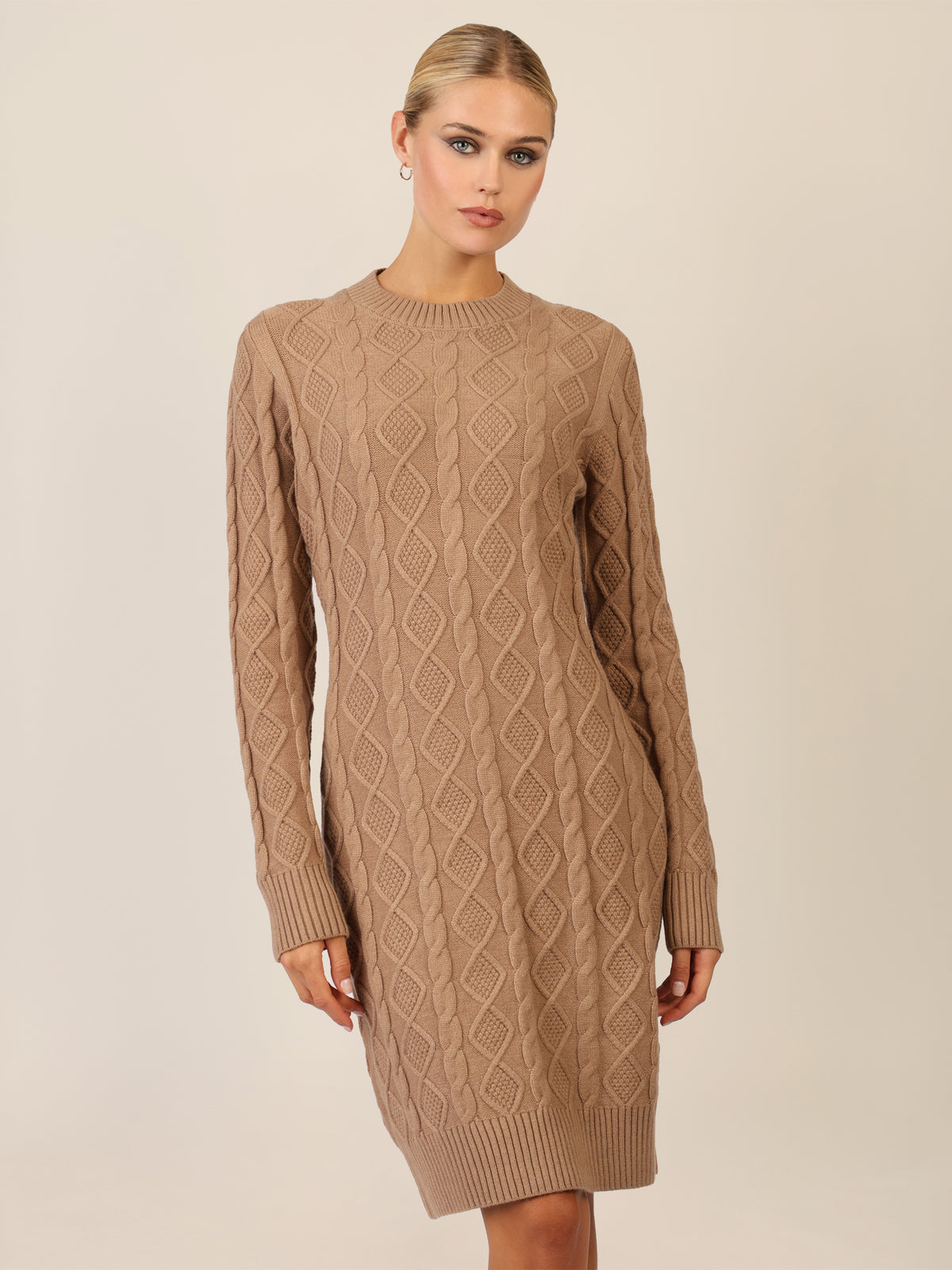 APART Strickkleid mit Strukturmuster und Rundhalsausschnitt | camel