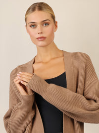 APART Lange Strickjacke mit aufgesetzten Taschen | camel