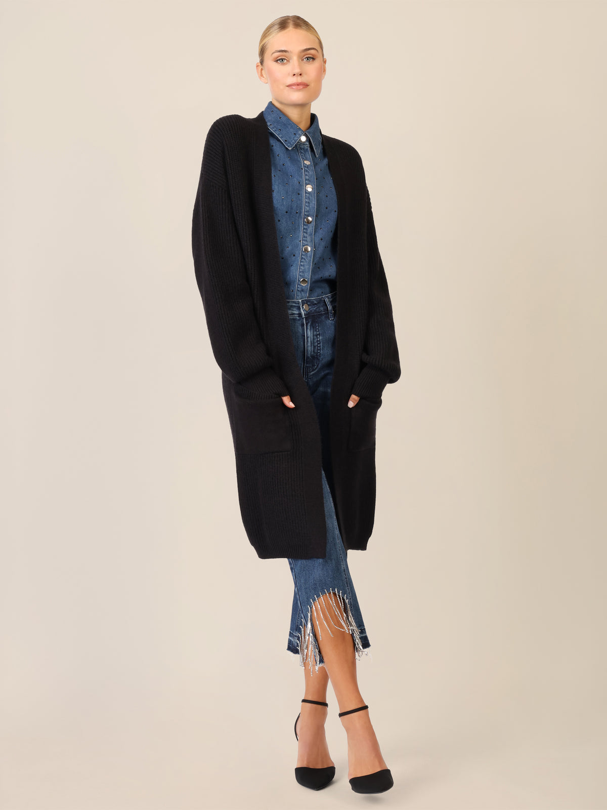 APART Lange Strickjacke mit aufgesetzten Taschen | schwarz