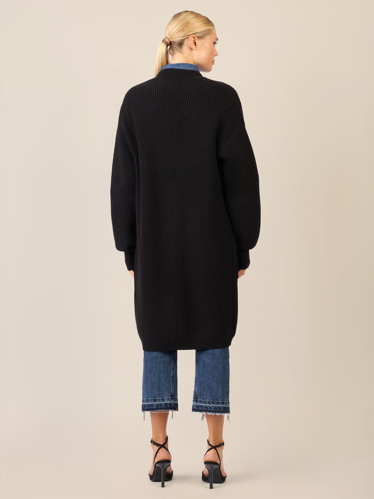 APART Lange Strickjacke mit aufgesetzten Taschen | schwarz
