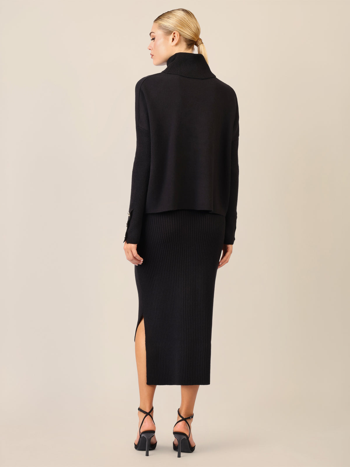 APART Oversized Pullover mit Rollkragen und Schmuckknöpfen | schwarz