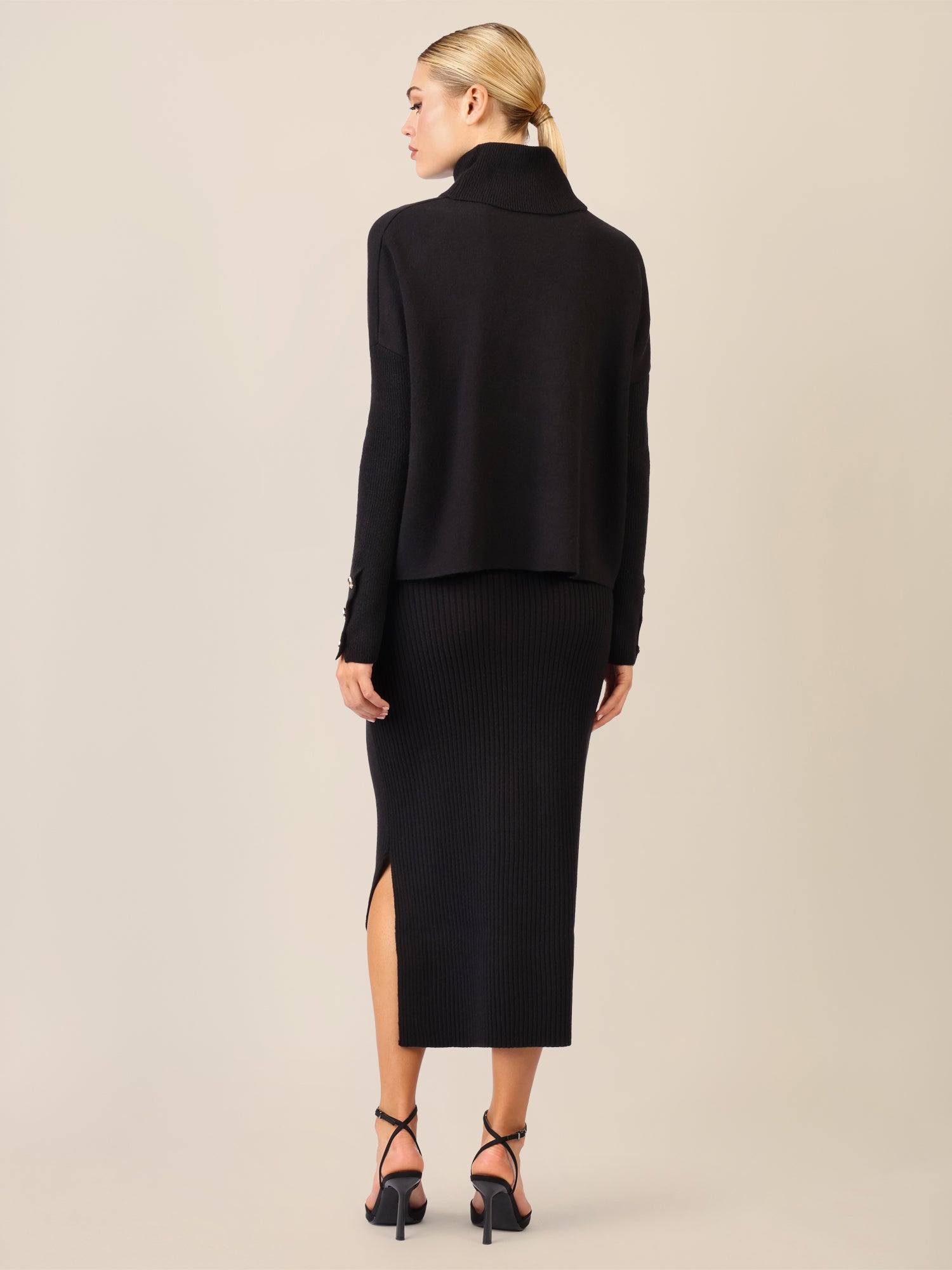 APART Oversized Pullover mit Rollkragen und Schmuckknöpfen | schwarz