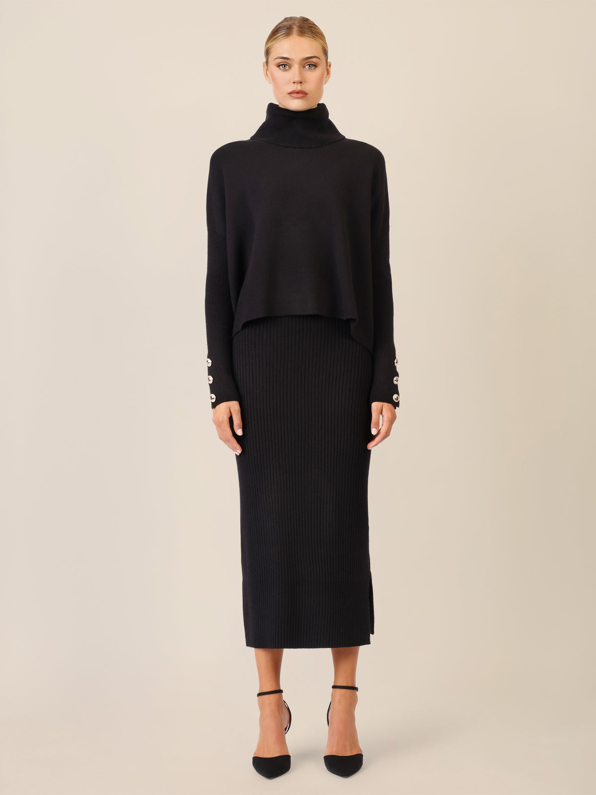 APART Oversized Pullover mit Rollkragen und Schmuckknöpfen | schwarz