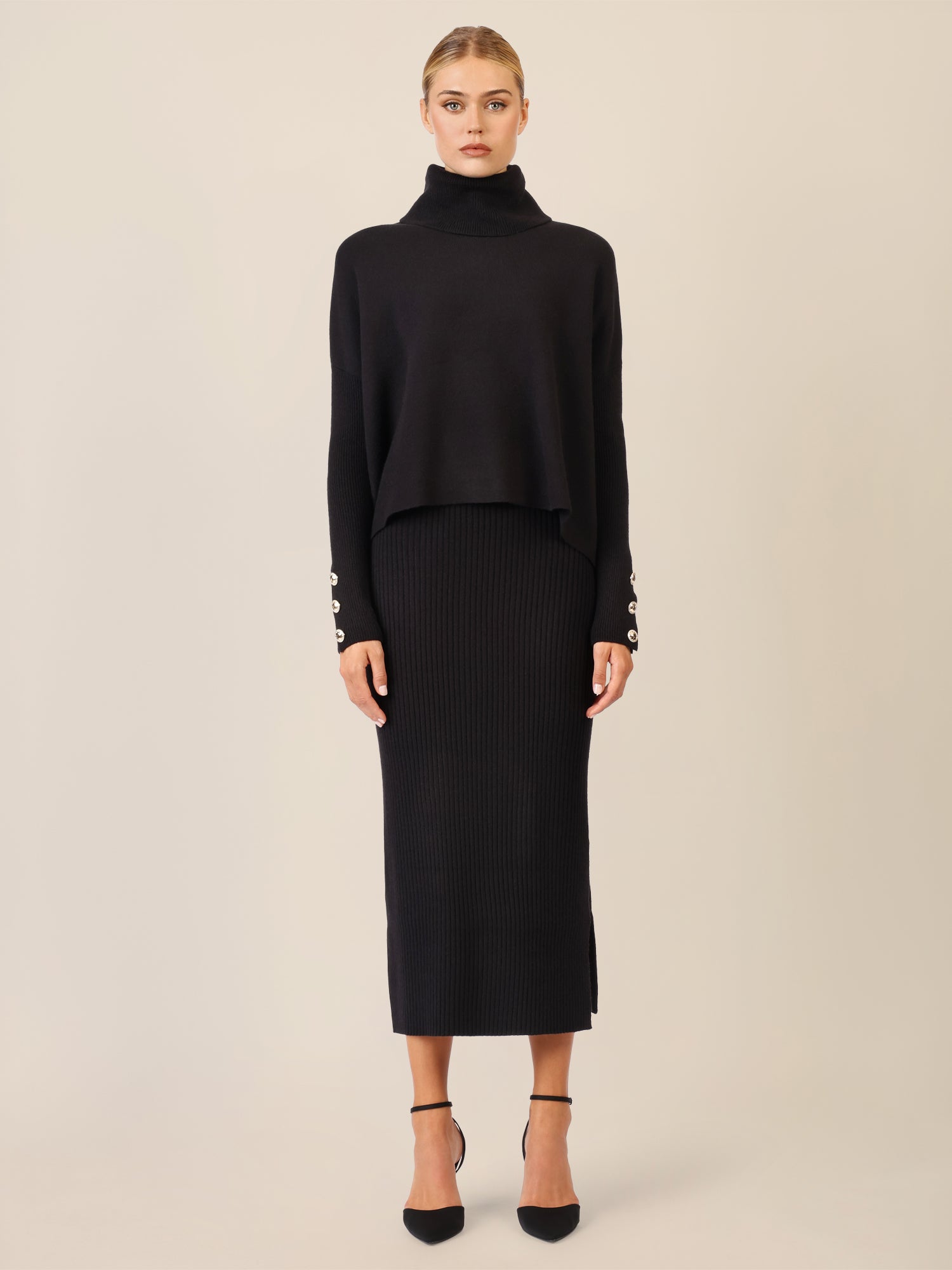APART Oversized Pullover mit Rollkragen und Schmuckknöpfen | schwarz