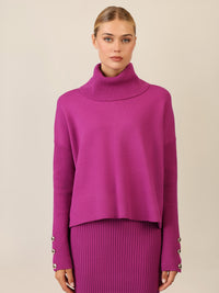 APART Oversized Pullover mit Rollkragen und Schmuckknöpfen | lila