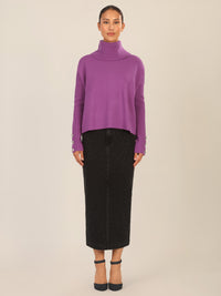 APART Oversized Pullover mit Rollkragen und Schmuckknöpfen | lila