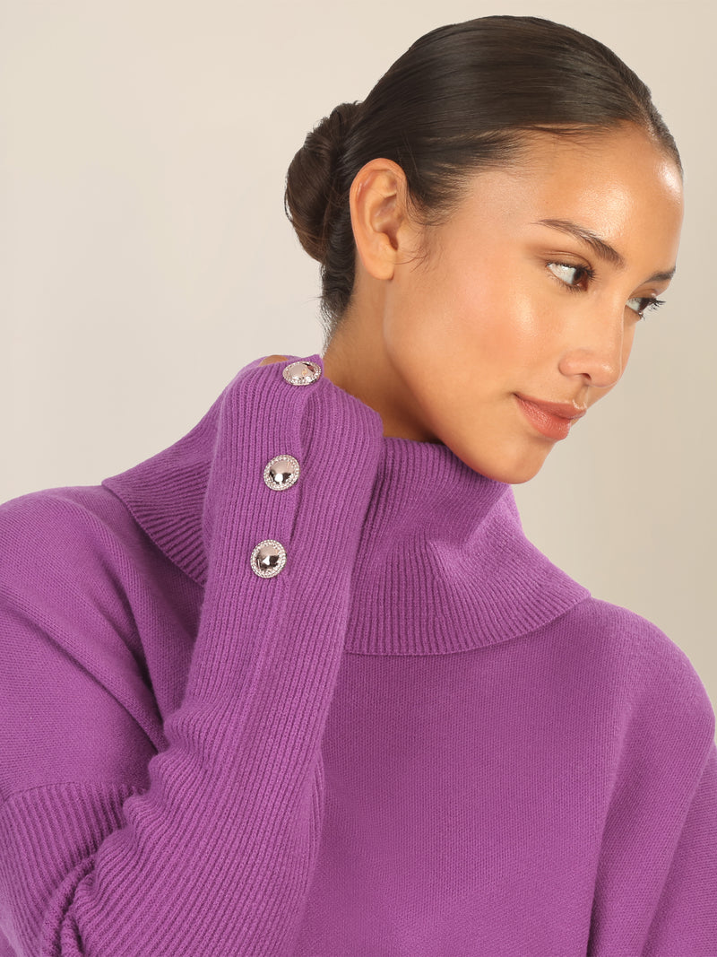 APART Oversized Pullover mit Rollkragen und Schmuckknöpfen | lila