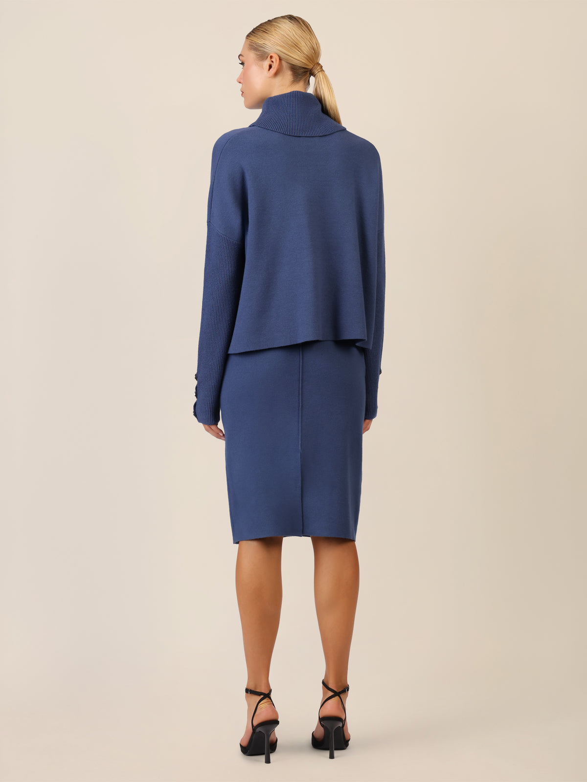 APART Oversized Pullover mit Rollkragen und Schmuckknöpfen | mittelblau