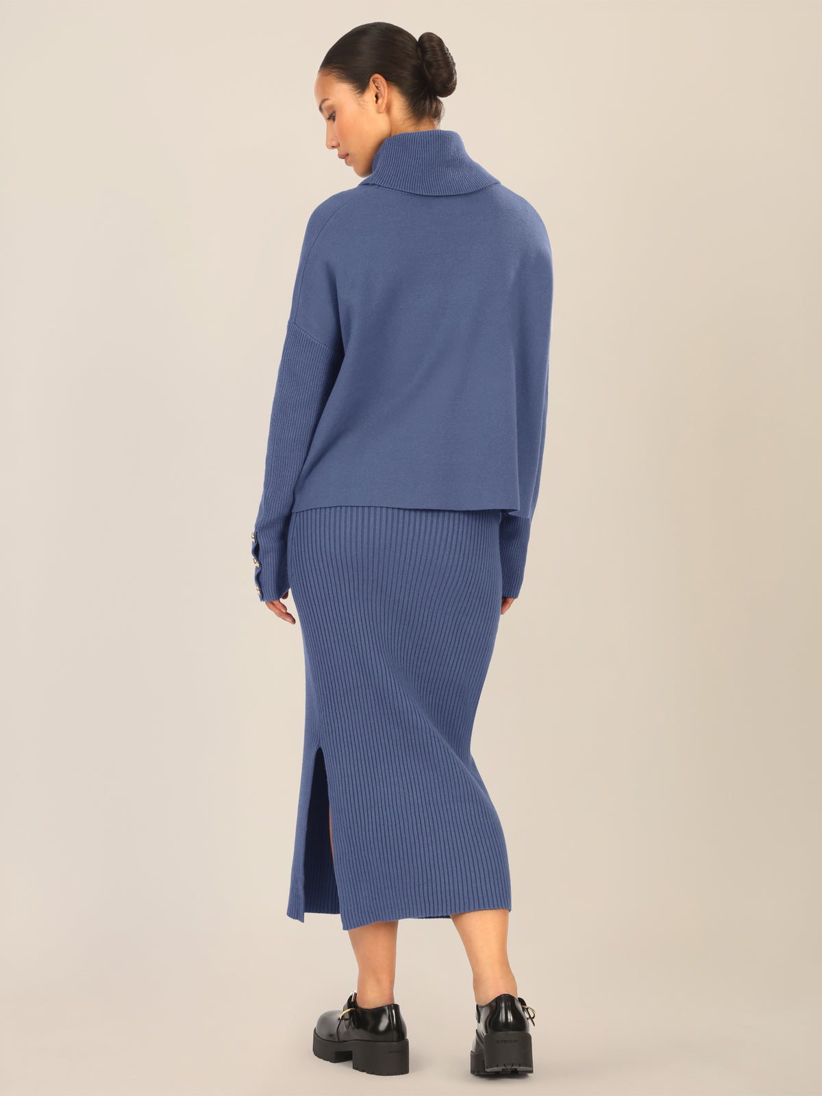 APART Oversized Pullover mit Rollkragen und Schmuckknöpfen | mittelblau