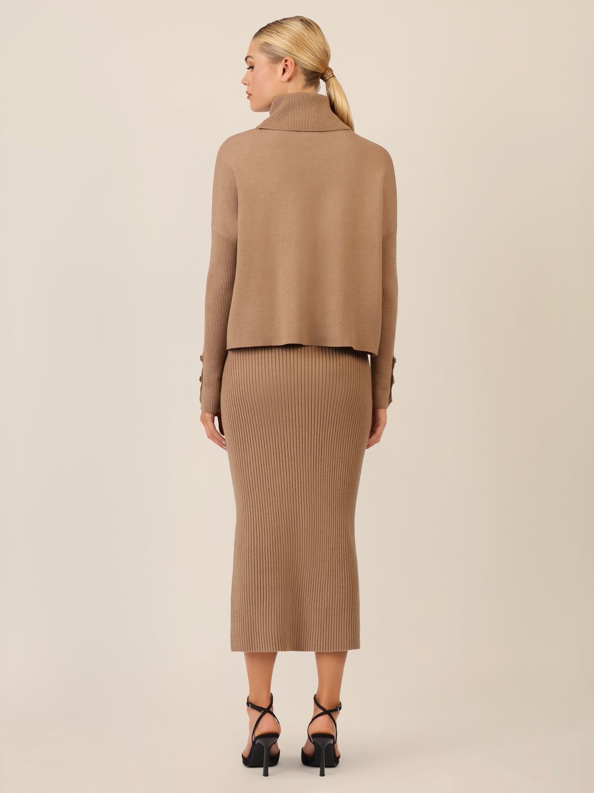 APART Oversized Pullover mit Rollkragen und Schmuckknöpfen | camel