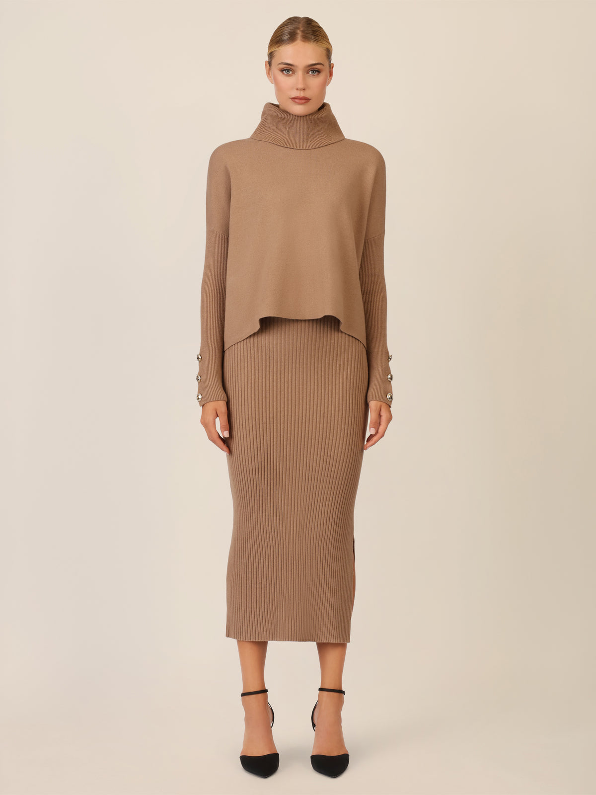 APART Oversized Pullover mit Rollkragen und Schmuckknöpfen | camel