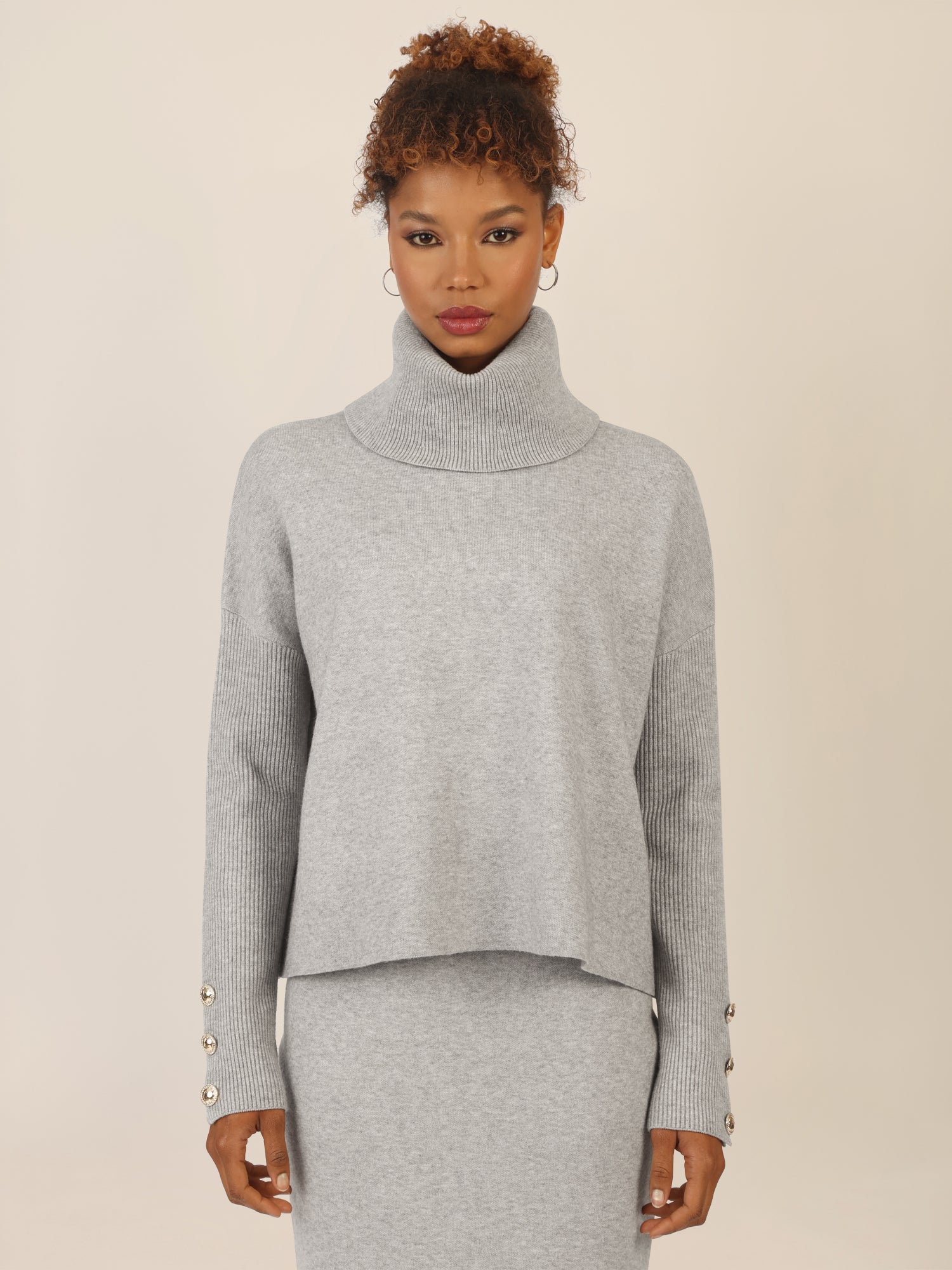 APART Oversized Pullover mit Rollkragen und Schmuckknöpfen | graumeliert