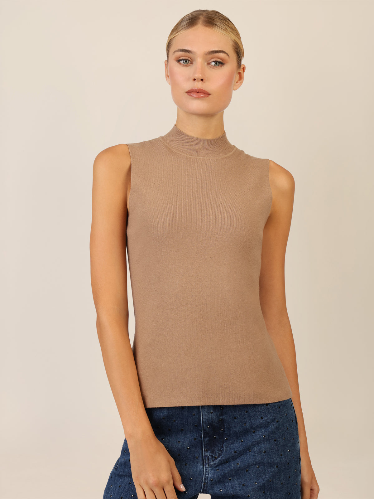 APART Stricktop mit Stehkragen und Ärmellos-Design | camel