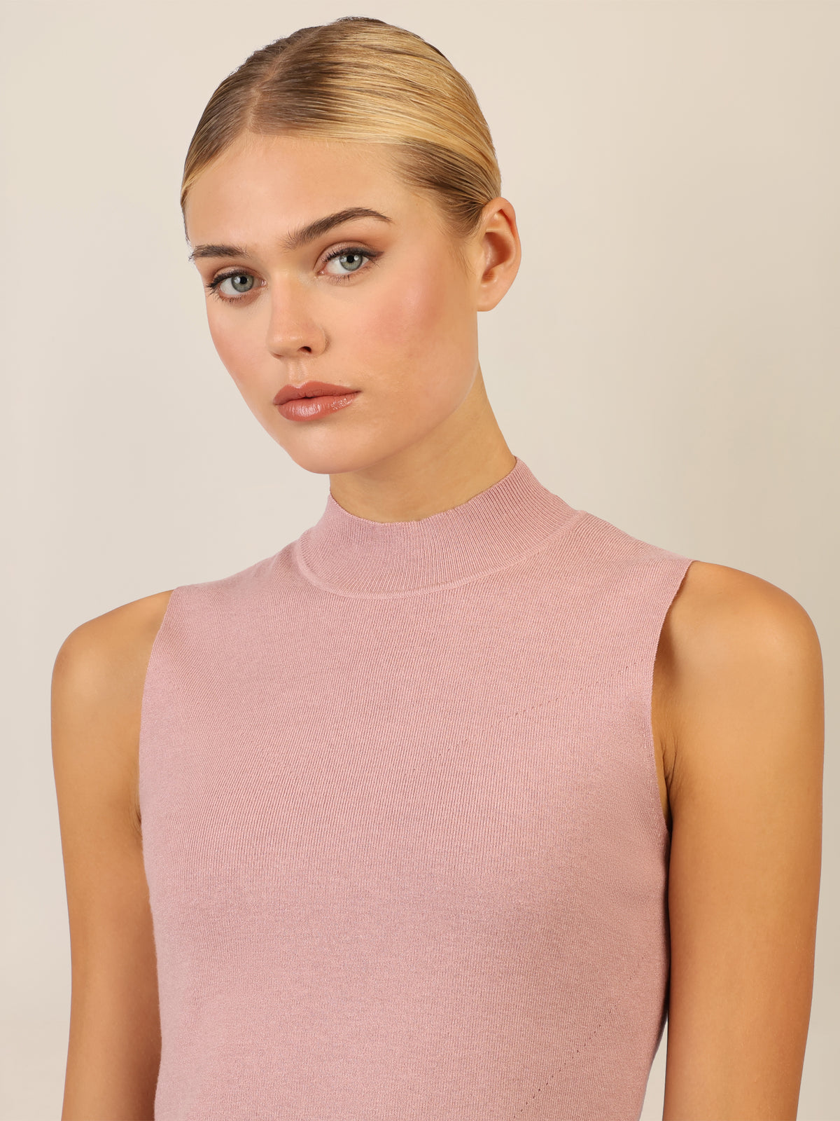 APART Stricktop mit Stehkragen und Ärmellos-Design | mauve