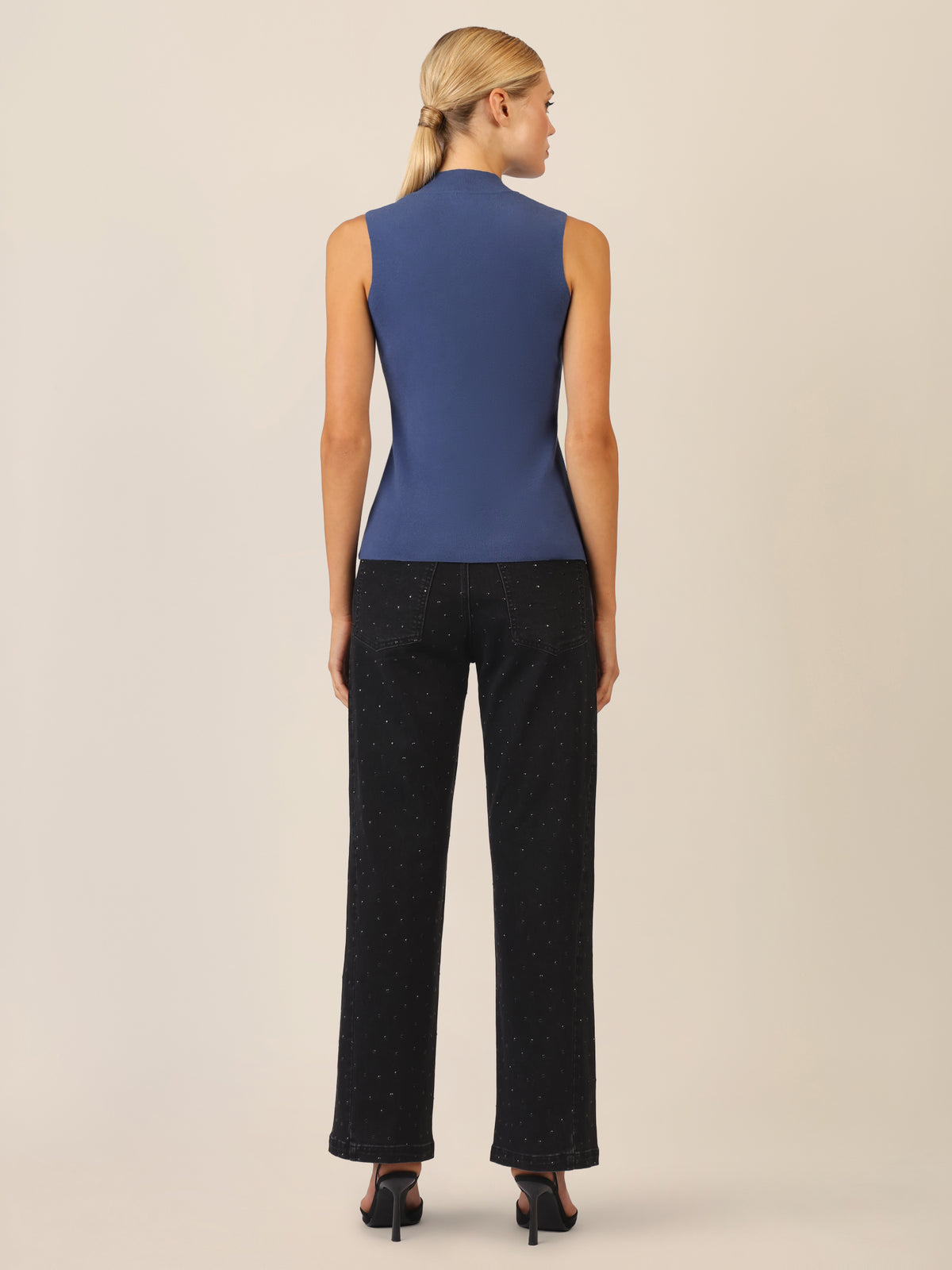 APART Stricktop mit Stehkragen und Ärmellos-Design | mittelblau