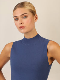 APART Stricktop mit Stehkragen und Ärmellos-Design | mittelblau