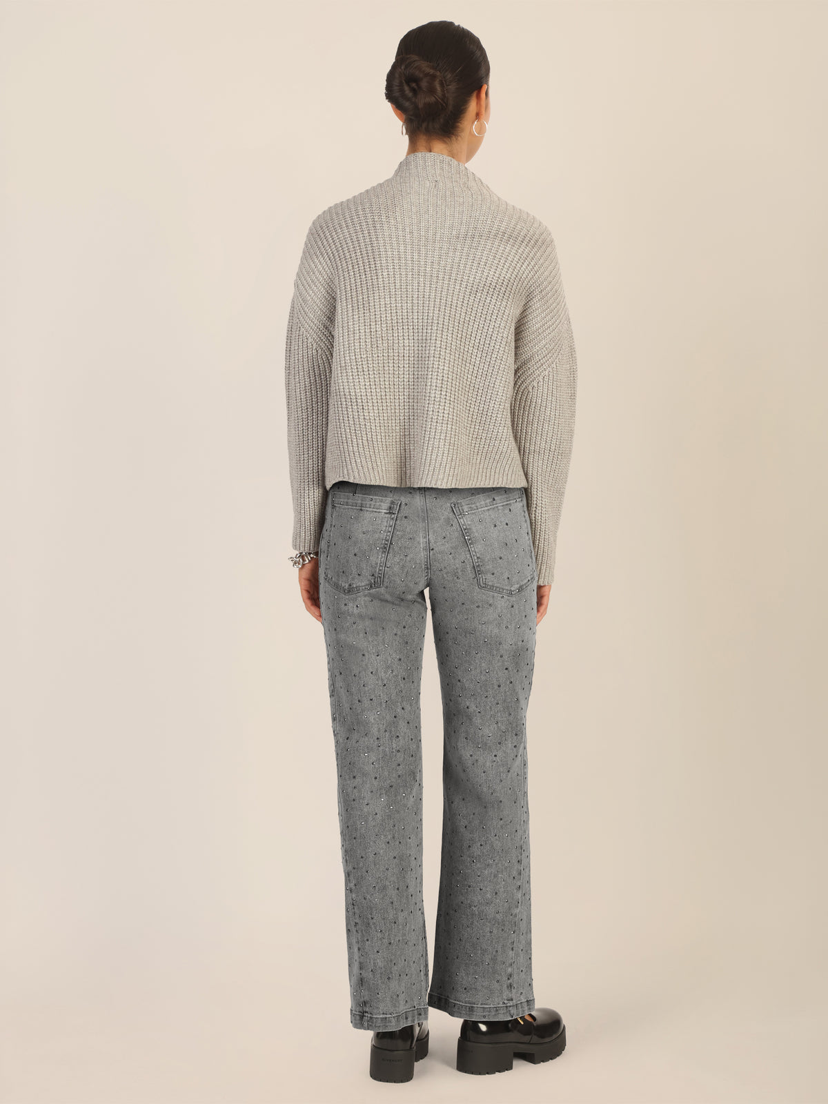 APART Weite Jeans mit Kristallsteinen in Stone- washed Optic | grau