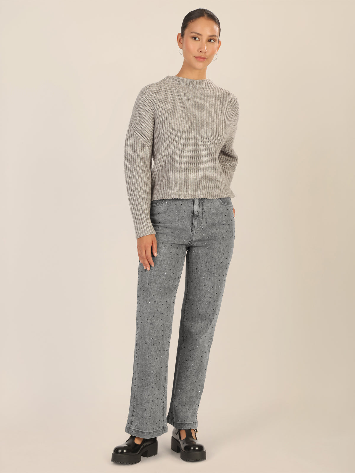 APART Weite Jeans mit Kristallsteinen in Stone- washed Optic | grau