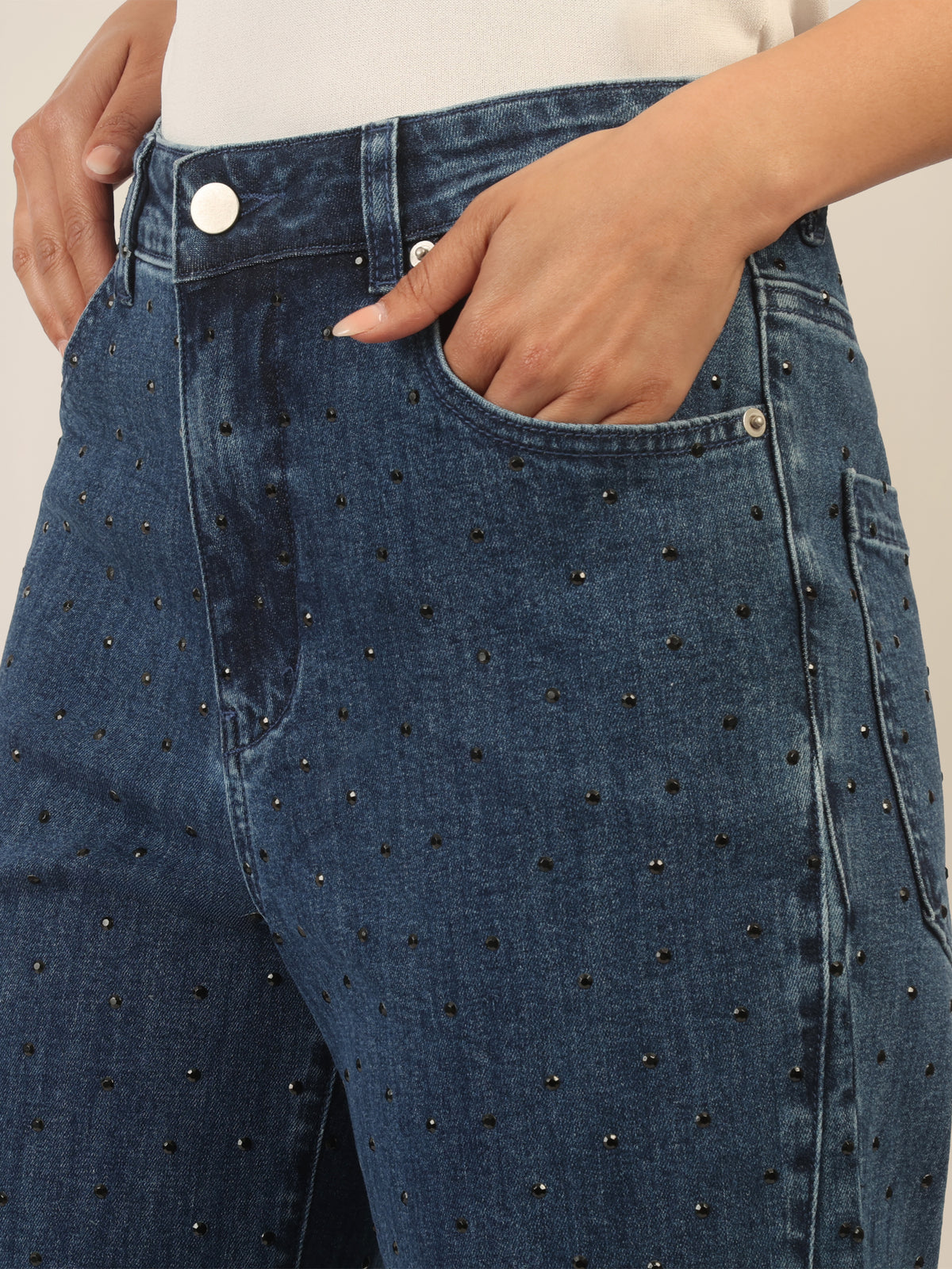 APART Weite Jeans mit Kristallsteinen in Stone- washed Optic | mittelblau