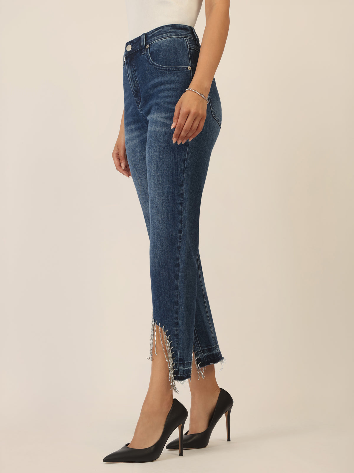 APART Mom Jeans mit Kristallsteinen mit Kristallstein Fransen am Saum | mittelblau