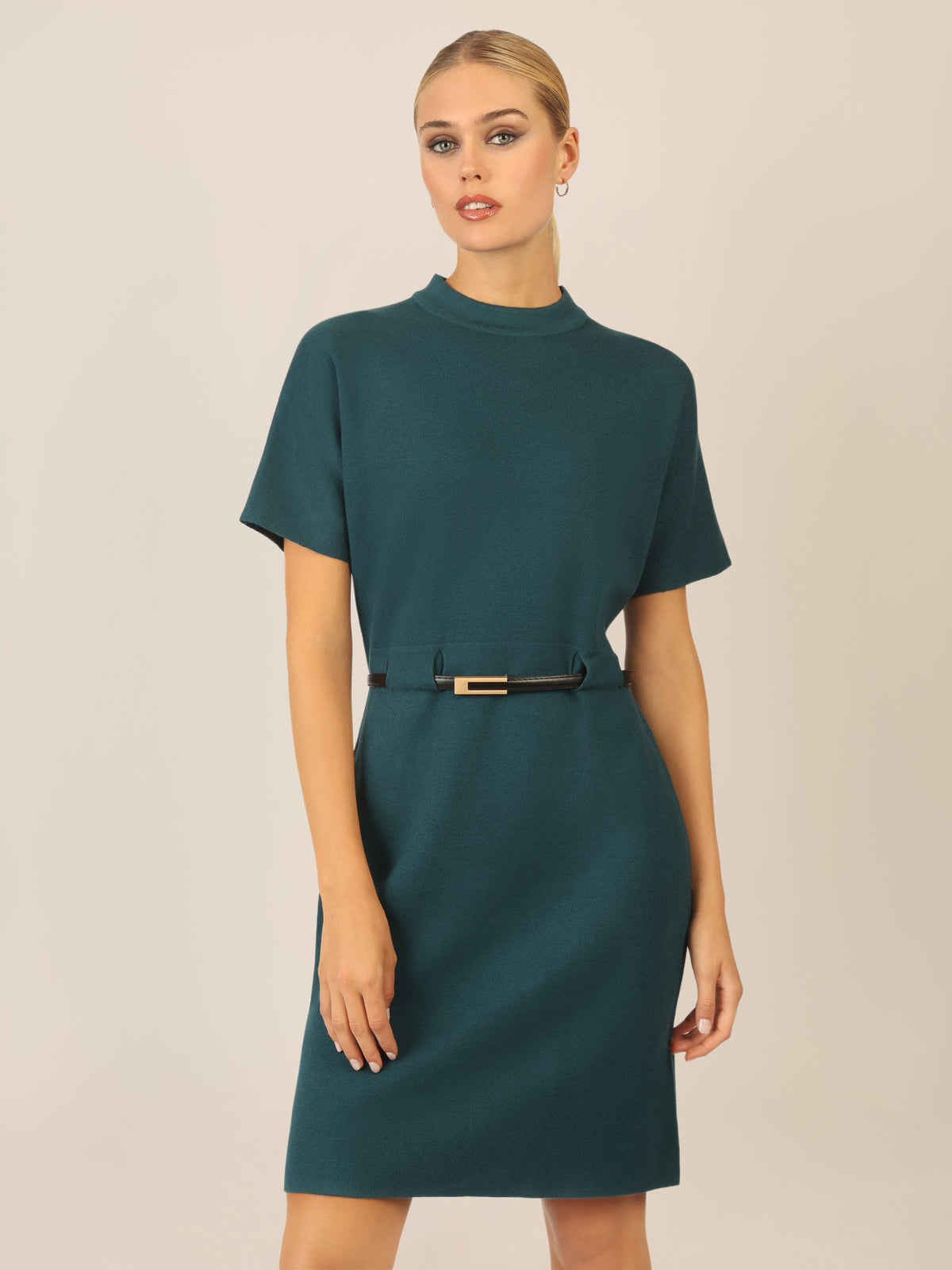 APART Strickkleid mit Gürtel und Stehkragen | dunkelgrün
