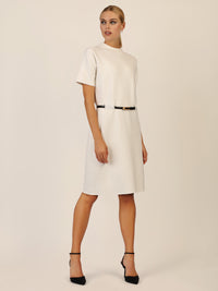 APART Strickkleid mit Gürtel und Stehkragen | creme