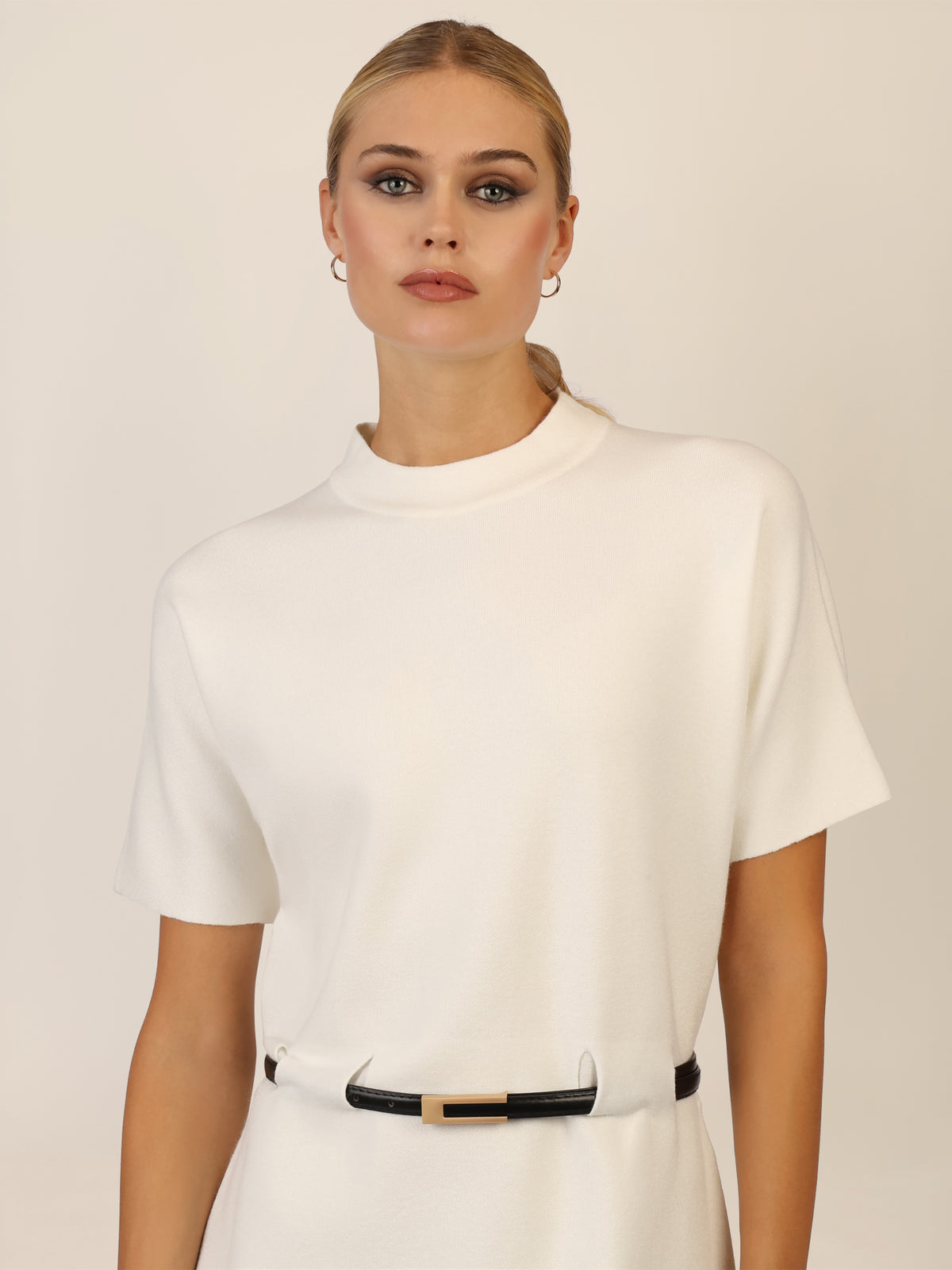 APART Strickkleid mit Gürtel und Stehkragen | creme