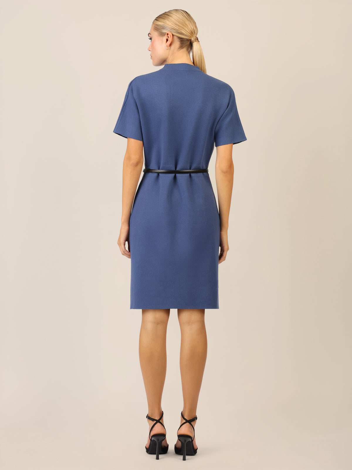 APART Strickkleid mit Gürtel und Stehkragen | mittelblau